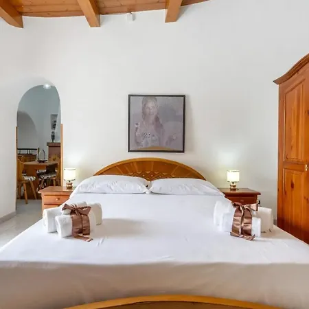 Trulli Nenetta E Nannino By Il Pumo Di Puglia * Selva Di Fasano